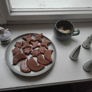 vegane Zimtsterne und Zimtmonde: Mmmhhh, herrlich fertige Kekse!